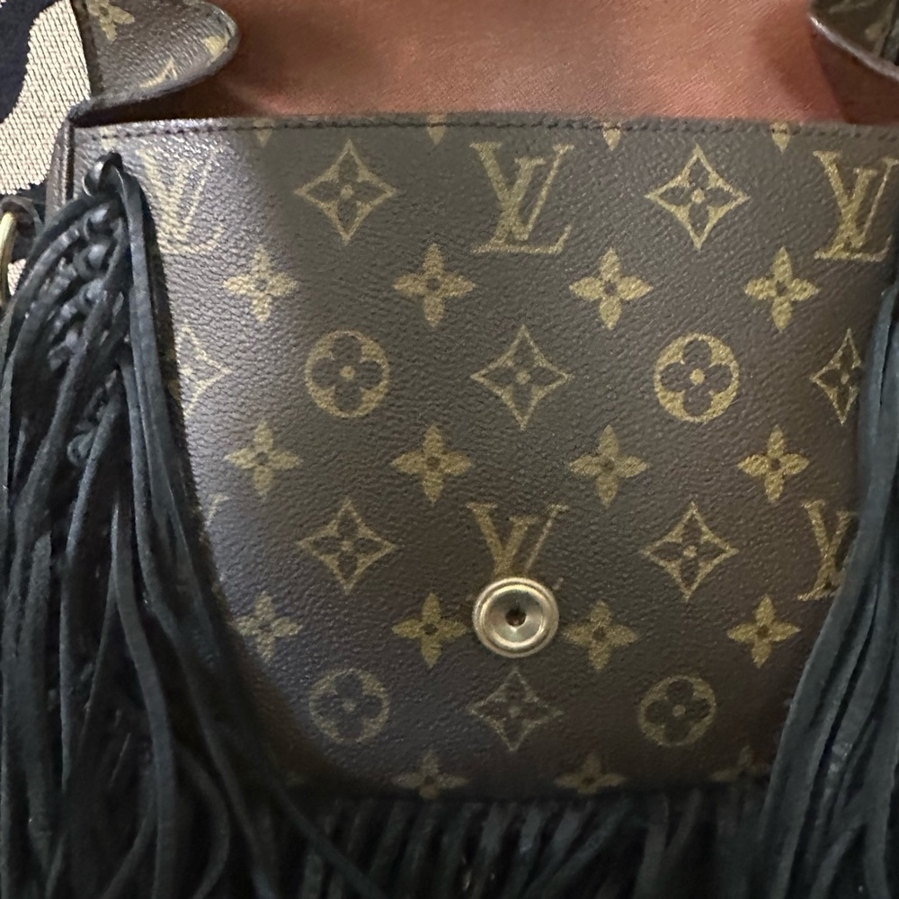Louis Vuitton Black and Brown Monogram Crossbody Bag - Picture 7 of 16